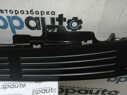 AA045211; Накладка заднего бампера, широкая (52162-60090 /50) для Toyota Land Cruiser Prado/БУ; Оригинал; Р1, Мелкий дефект;