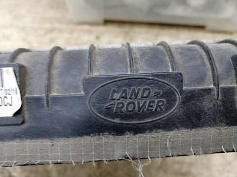 Фотография детали AA019828; Интеркулер (AH32-9L440-AB) для Land Rover/БУ; Оригинал; Р2, Удовлетворительное; . Фото номер 8