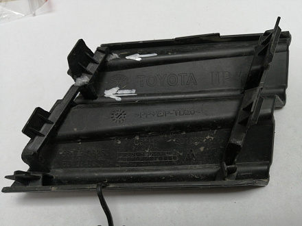 AA044294; Заглушка букс. крюка переднего бампера (53128-06250) для Toyota Camry 70 рест. (2021-2024)/БУ; Оригинал; Р1, Мелкий дефект; 
