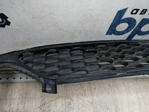 Фотография детали AA045512; Решетка переднего бампера (86522-A7000) для Kia Cerato III (2013-2016)/БУ; Оригинал; Р1, Мелкий дефект; . Фото номер 3