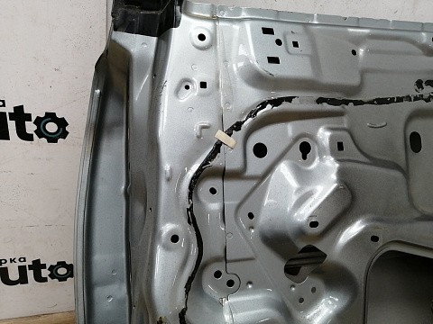 Фотография детали AA011212; Дверь задняя правая (67003-05110) для Toyota Avensis/БУ; Оригинал; Р1, Мелкий дефект; . Фото номер 11