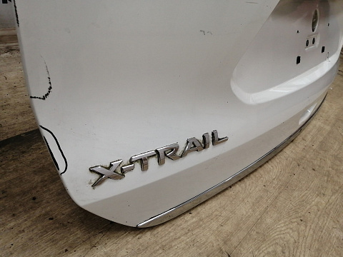 Фотография детали AA038028; Крышка багажника (9001A-2H90A) для Nissan X-Trail T32/БУ; Оригинал; Р1, Мелкий дефект; . Фото номер 7