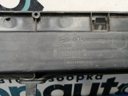 AA037578; Решетка переднего бампера (86561-1R000) для Hyundai Solaris/БУ; Оригинал; Р1, Мелкий дефект; 