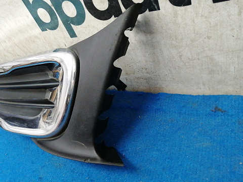 Фотография детали AA032274; Решетка переднего бампера правая (9682332377) для Citroen C3 Picasso I (2008-2012)/БУ; Оригинал; Р1, Мелкий дефект; . Фото номер 4