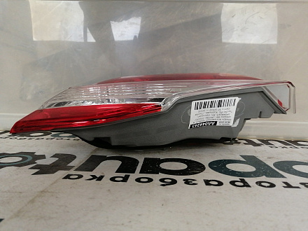 AA044243; Фонарь внутренний правый, в крышку баг. (81581-33220) для Toyota Camry 50 (2012 — 2014)/БУ; Оригинал; Р0, Хорошее; 