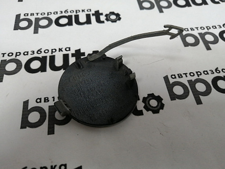 AA045665; Заглушка букс. крюка переднего бампера (8K0 807 241 C) для Audi A4 B8/БУ; Оригинал; Р1, Мелкий дефект; 