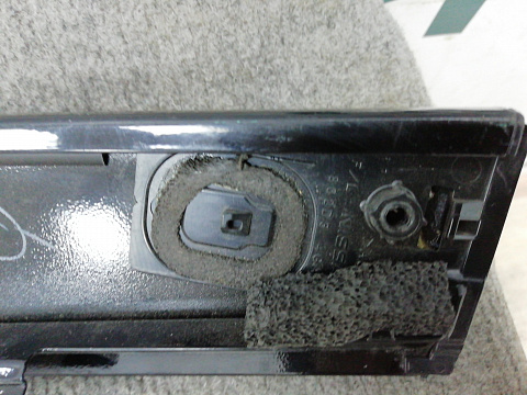 Фотография детали AA007432; Накладка на стойку передней левой двери (802D3-4GA0A) для Infiniti Q50/БУ; Оригинал; Р0, Хорошее; . Фото номер 3