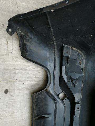 Фотография детали AA044978; Бампер задний; без паркт. (6410D498ZZ) для Mitsubishi ASX I рест.2 (2016- 2019)/БУ; Оригинал; Р1, Мелкий дефект; . Фото номер 24