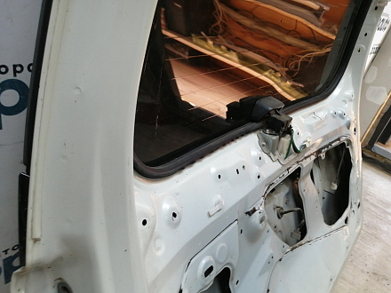 AA044897; Крышка багажника (67005-60F50) для Toyota Land Cruiser Prado 150 (2010 — 2013)/БУ; Оригинал; Р0, Хорошее; (070) Белый перламутр 3х. сл.