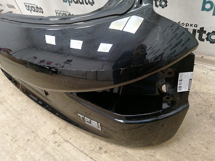 AA038035; Крышка багажника (8U0827025B) для Audi Q3/БУ; Оригинал; Р1, Мелкий дефект; 