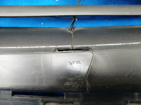 Фотография детали AA025945; Решетка радиатора (13179940) для Opel Corsa/БУ; Оригинал; Р2, Удовлетворительное; . Фото номер 7