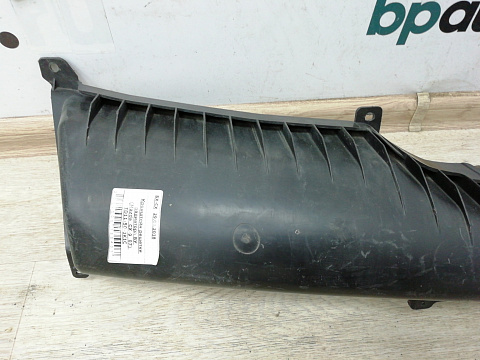 Фотография детали AA002996; Кронштейн крепления решетки радиатора (TD11-50-0K1C) для Mazda CX-9 I (2006-2012)/БУ; Оригинал; Р1, Мелкий дефект; . Фото номер 2