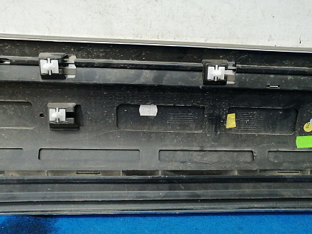 AA024693; Накладка на дверь передняя левая (7P6854939H) для Volkswagen Touareg/БУ; Оригинал; Р1, Мелкий дефект; 
