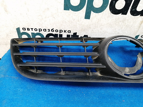 Фотография детали AA027853; Решетка радиатора (6Q0853653E) для Volkswagen Polo IV рест. (2005-2009)/БУ; Оригинал; Р1, Мелкий дефект; . Фото номер 5
