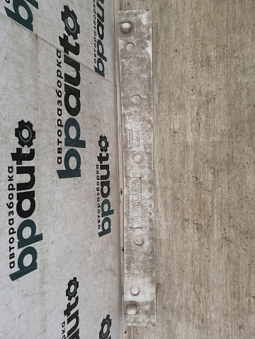 Фотография детали AA031851; Абсорбер переднего бампера (52611-60020) для Toyota Land Cruiser/БУ; Оригинал; Р1, Мелкий дефект; . Фото номер 2