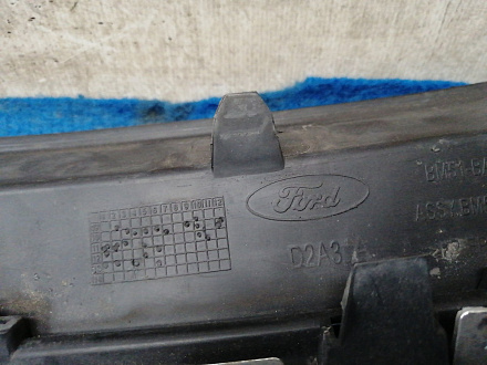 AA032229; Решетка радиатора (BM51-8200-B) для Ford Focus/БУ; Оригинал; Р1, Мелкий дефект; 
