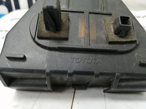 Фотография детали AA013439; Кронштейн заднего бампера правый, под фонарь (52562-05010) для Toyota Avensis/БУ; Оригинал; Р0, Хорошее; . Фото номер 4