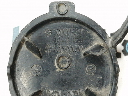 AA026268; Заглушка буксир. крюка переднего бампера (6RU 807 241) для Volkswagen Polo V Sedan (2010-2014)/БУ; Оригинал; Р1, Мелкий дефект; 