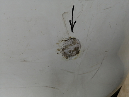 AA046063; Бампер задний; без паркт. (BM51-A17906-AGW) для Ford Focus III Hatchback (2011- 2015)/БУ; Оригинал; Р1, Мелкий дефект; 