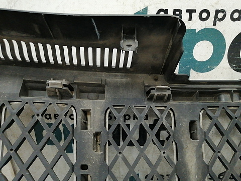 Фотография детали AA032712; Решетка радиатора (57010708AD) для Jeep Grand Cherokee IV (2010-2013)/БУ; Оригинал; Р1, Мелкий дефект; . Фото номер 23