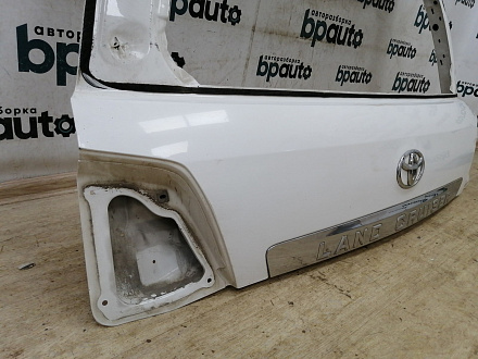 AA021595; Крышка багажника верхняя (67005-60D51) для Toyota Land Cruiser 200 (2008 — 2012)/БУ; Оригинал; Р0, Хорошее; (040) Белый