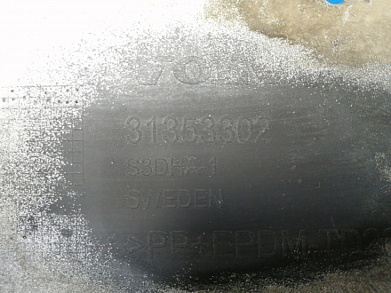 AA030647; Накладка переднего бампера нижнияя (31353302) для Volvo XC60 I рест. (2013-2017)/БУ; Оригинал; Р1, Мелкий дефект; 