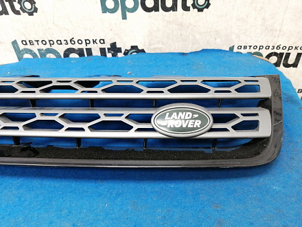 AA030493; Решетка радиатора (FK72-BA100-CAW) для Land Rover Discovery Sport I L550 (2014 - 2019)/БУ; Оригинал; Р1, Мелкий дефект; 