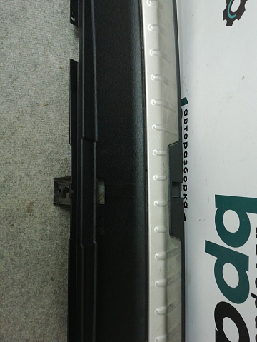 Фотография детали AA005210; Накладка задней панели внутренняя, пластик (51477314704) для BMW Х6 II (F16) (2014-2019)/БУ; Оригинал; Р1, Мелкий дефект; . Фото номер 3