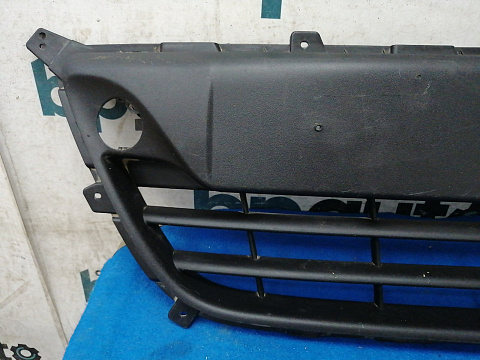 Фотография детали AA028846; Решетка переднего бампера (86561-1J000) для Hyundai I 20 (2009-2012)/БУ; Оригинал; Р1, Мелкий дефект; . Фото номер 2
