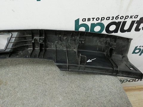 Фотография детали AA003565; Накладка задней панели внутренняя (KD45-6889X) для Mazda CX-5/БУ; Оригинал; Р1, Мелкий дефект; . Фото номер 6