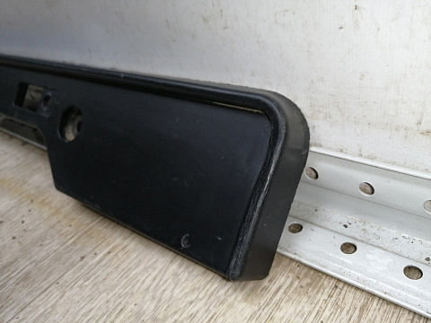 Фотография детали AA045186; Площадка под номер (52114-53220) для Lexus IS II рест.2 (2010 - 2013)/БУ; Оригинал; Р1, Мелкий дефект; . Фото номер 5