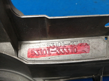 AA029994; Решетка радиатора (53101-33370) для Toyota Camry 50 (2012 — 2014)/БУ; Оригинал; Р2, Удовлетворительное; 