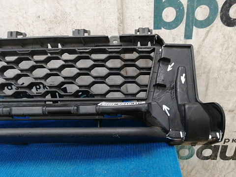 Фотография детали AA036541; Решетка переднего бампера (GX73-17H750-AA) для Jaguar XE I (2015-2019)/БУ; Оригинал; Р1, Мелкий дефект; . Фото номер 2