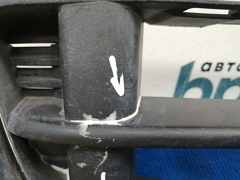 Фотография детали AA037797; Решетка переднего бампера (71103-SAA-900) для Honda Jazz I (2001-2005)/БУ; Оригинал; Р1, Мелкий дефект; . Фото номер 8