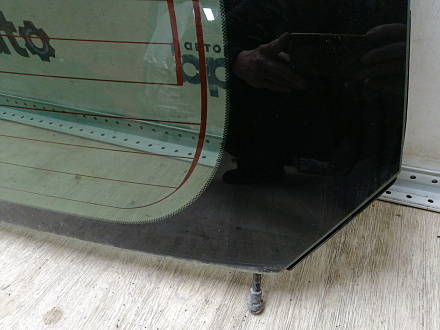 AA045272; Стекло крышки багажника (68105-60190)/БУ; Оригинал; Р1, Мелкий дефект; 