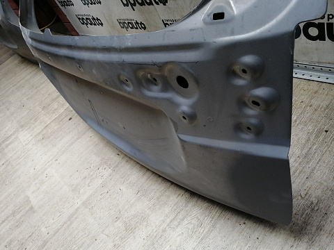 Фотография детали AA044376; Крышка багажника; под камер. (5801B818) для Mitsubishi Outlander/Нов с деф; Оригинал; Р1, Мелкий дефект; . Фото номер 8