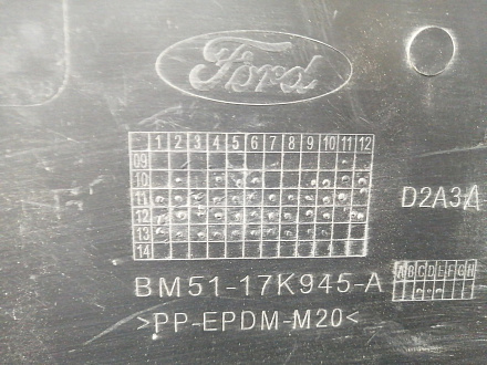 AA032237; Решетка переднего бампера центральная, матовая (BM51-17K945-A) для Ford Focus/БУ; Оригинал; Р1, Мелкий дефект; 