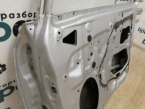 Фотография детали AA038820; Дверь передняя правая (67001-05070) для Toyota Avensis/БУ; Оригинал; Р3, Под восстановление; . Фото номер 14
