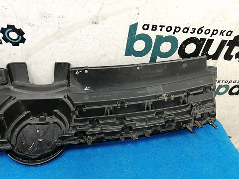 Фотография детали AA027391; Решетка радиатора (5G0853653E) для Volkswagen Golf/БУ; Оригинал; Р2, Удовлетворительное; . Фото номер 12
