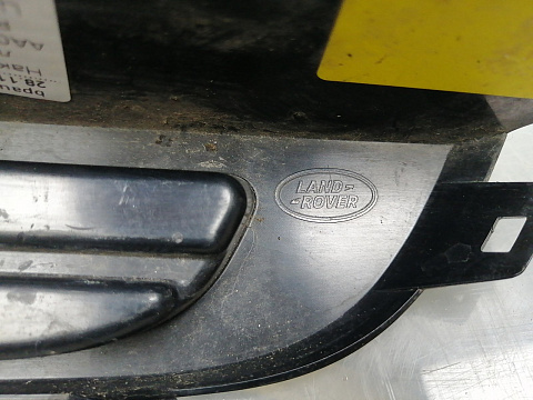 Фотография детали AA045579; Накладка переднего бампера левая (L8A2-17D750-AA) для Land Rover Range Rover Velar L560 (2017 - 2023)/БУ; Оригинал; Р1, Мелкий дефект; . Фото номер 7