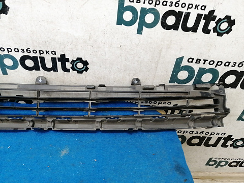 Фотография детали AA030694; Решетка переднего бампера верхняя (9681520477) для Peugeot Partner II (2008-2012)/БУ; Оригинал; Р1, Мелкий дефект; . Фото номер 8