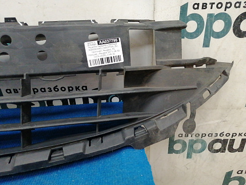 Фотография детали AA037795; Решетка переднего бампера (9649581880) для Peugeot 207/БУ; Оригинал; Р0, Хорошее; . Фото номер 2