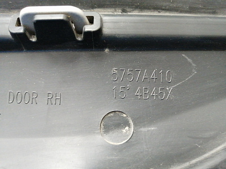 AA031155; Накладка задней правой двери (5757A410) для Mitsubishi Outlander/БУ; Оригинал; Р1, Мелкий дефект; 