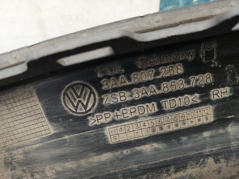 Фотография детали AA037601; Накладка переднего бампера правая, расширитель, Alltrack (3AA807258) для Volkswagen Passat/БУ; Оригинал; Р1, Мелкий дефект; . Фото номер 9