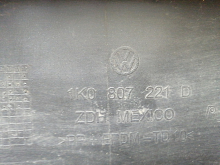 AA044496; Бампер передний; без паркт.; под омыват. (1K0807221D) для Volkswagen Jetta V (2005- 2010)/БУ; Оригинал; Р1, Мелкий дефект; 