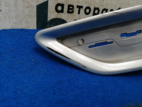 Фотография детали AA027990; Накладка заднего бампера под катафот правая (30744514) для Volvo XC70 II (2007-2013)/БУ; Оригинал; Р1, Мелкий дефект; . Фото номер 2