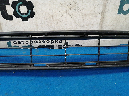 AA033477; Решетка переднего бампера верхняя; без камер. (53112-42100) для Toyota Rav4 40 рест. (2015 — 2019)/БУ; Оригинал; Р1, Мелкий дефект; 