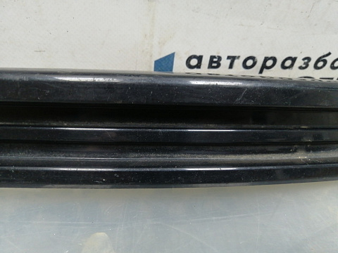 Фотография детали AA045580; Накладка переднего бампера правая (L8A2-17D749-AA) для Land Rover Range Rover Velar L560 (2017 - 2023)/БУ; Оригинал; Р1, Мелкий дефект; . Фото номер 3