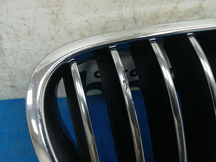 AA034161; Решетка радиатора правая, 12 перемычек (51137200728) для BMW 5 серия F10 F11/БУ; Оригинал; Р1, Мелкий дефект; 