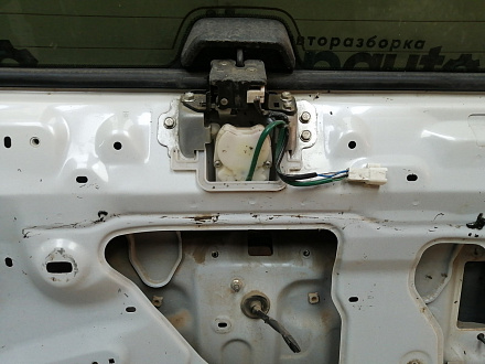 AA044896; Крышка багажника (67005-60F50) для Toyota Land Cruiser Prado 150 (2010 — 2013)/БУ; Оригинал; Р1, Мелкий дефект; (070) Белый перламутр 3х. сл.
